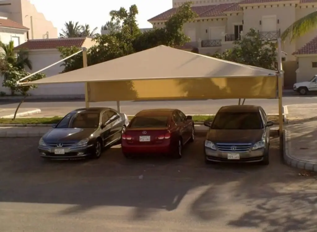 مواقف سيارات خارجي
